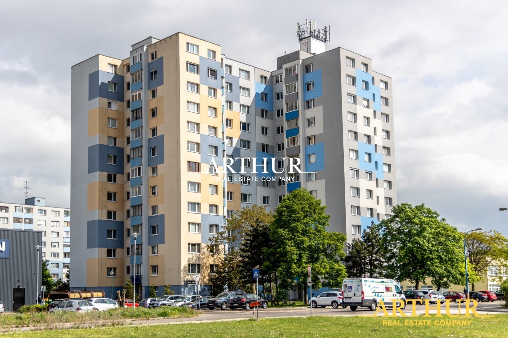 EXKLUZÍVNE predaj 3 izbového bytu na Smoleníckej ul. v Petržalke picture